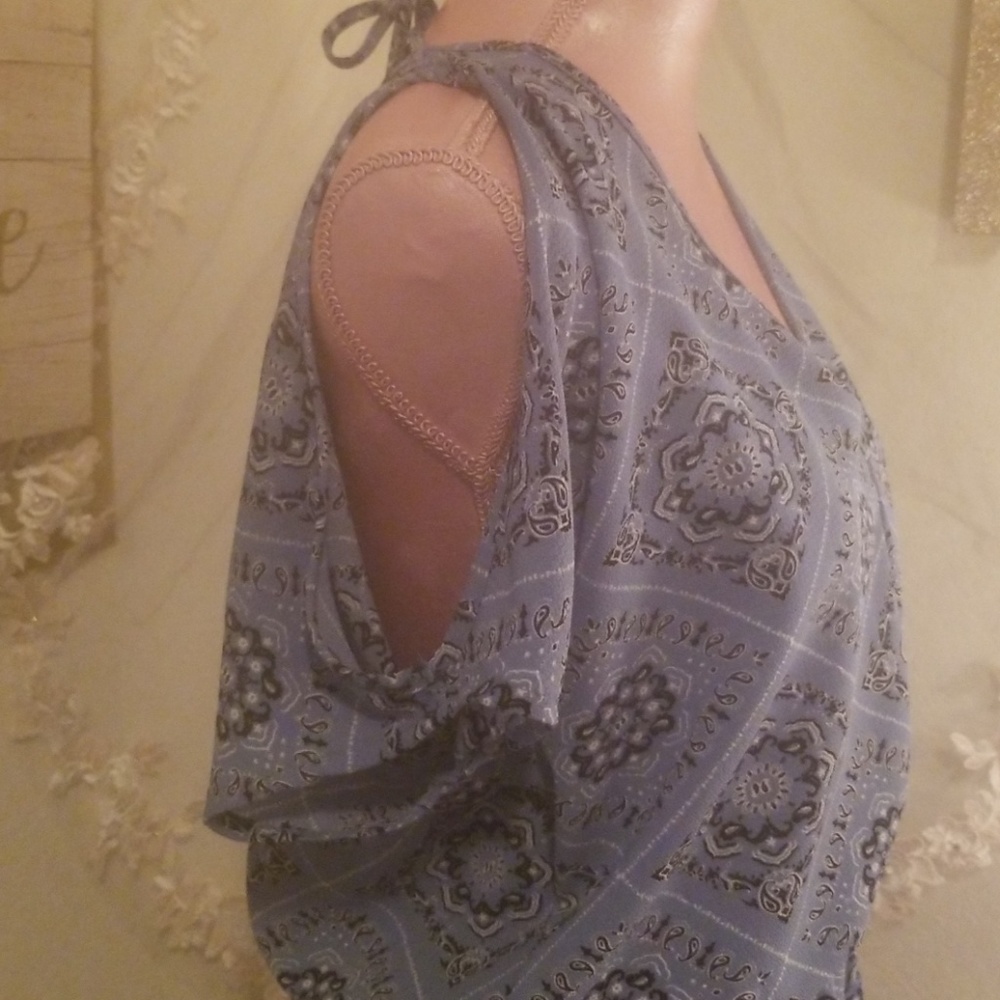 Blue Handkerchief Cold Shoulder Romper - Picture 4 of 7